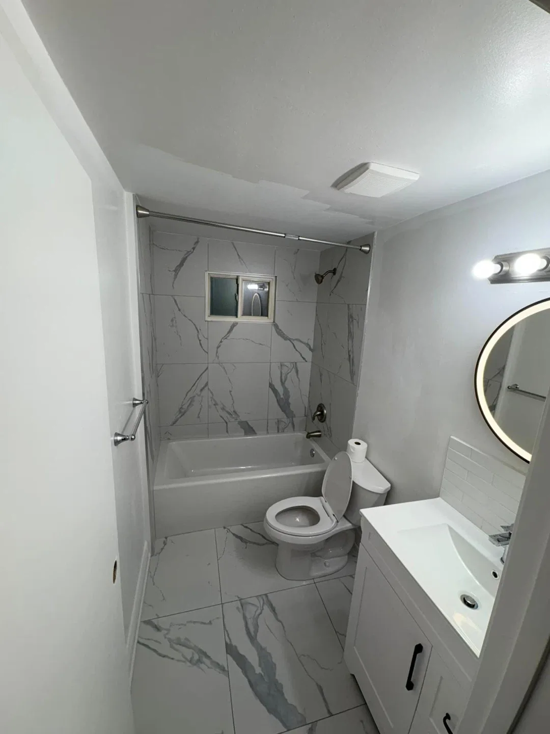 Newly Renovated 3-Bedroom Townhome for Rent- Cambridge image indicator(8)