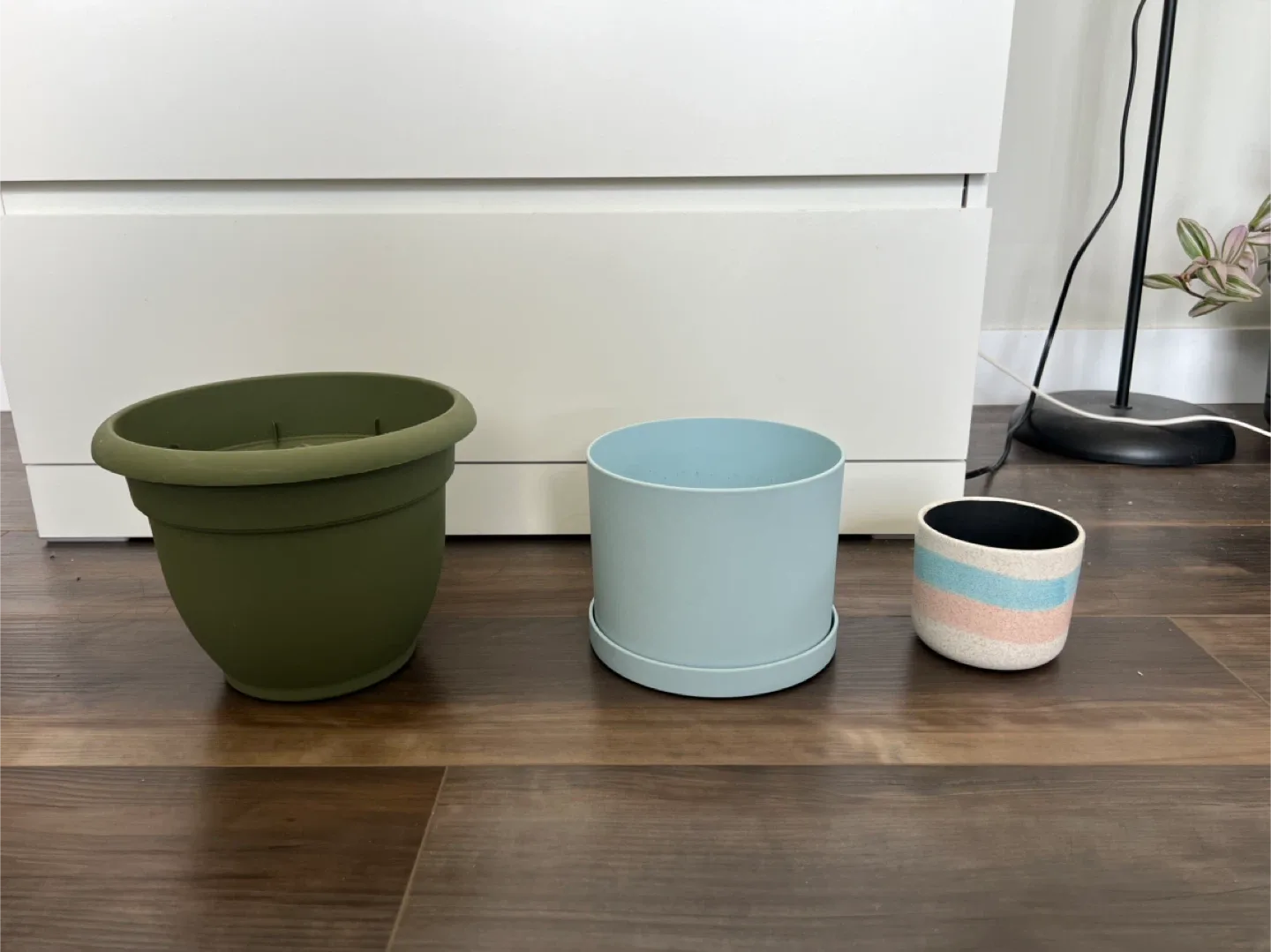 Multi-coloured 4” ceramic plant pot image indicator(2)