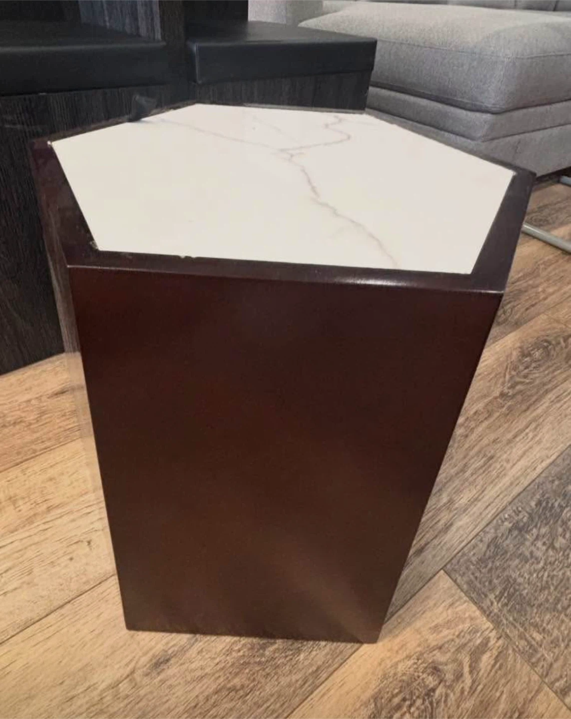 New End Table with Hidden Storage 🥕 - photo 2