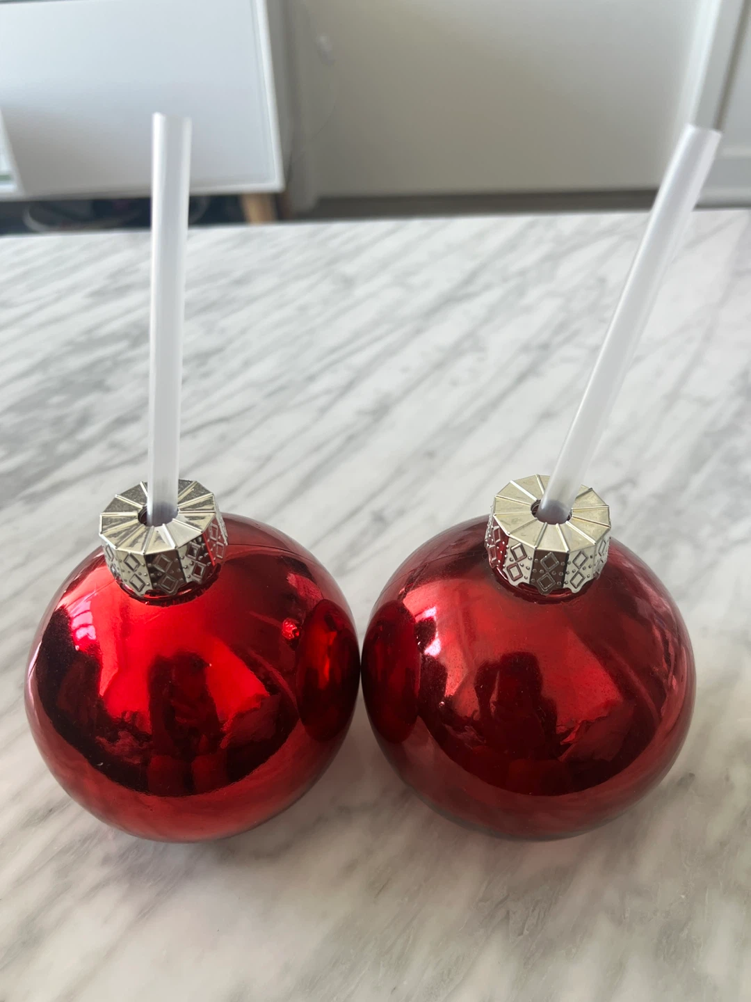 Red Christmas Ornament Drinking Glasses w/ Lid and Straw