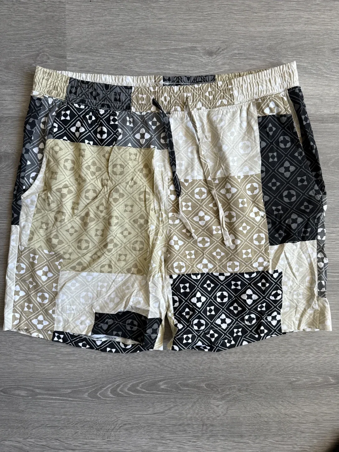 Patterned Shorts - Size M thumbnail