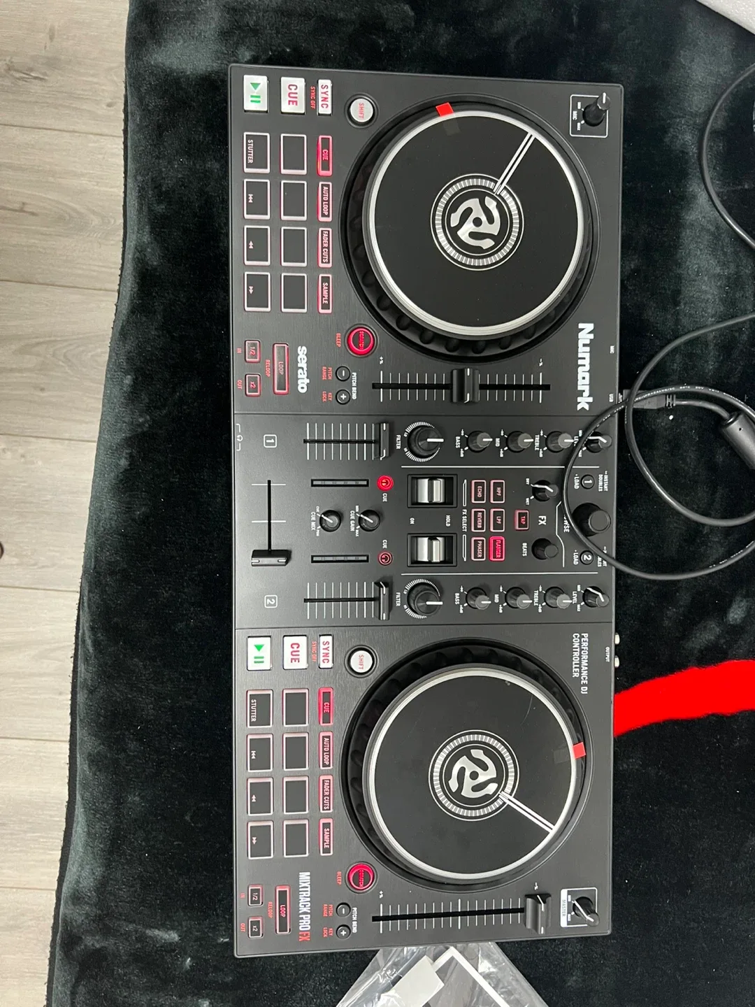 Numark Mixtrack Pro FX DJ Controller image indicator(4)