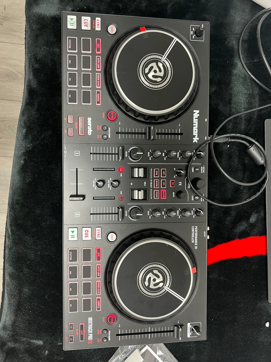 Numark Mixtrack Pro FX DJ Controller - photo 2