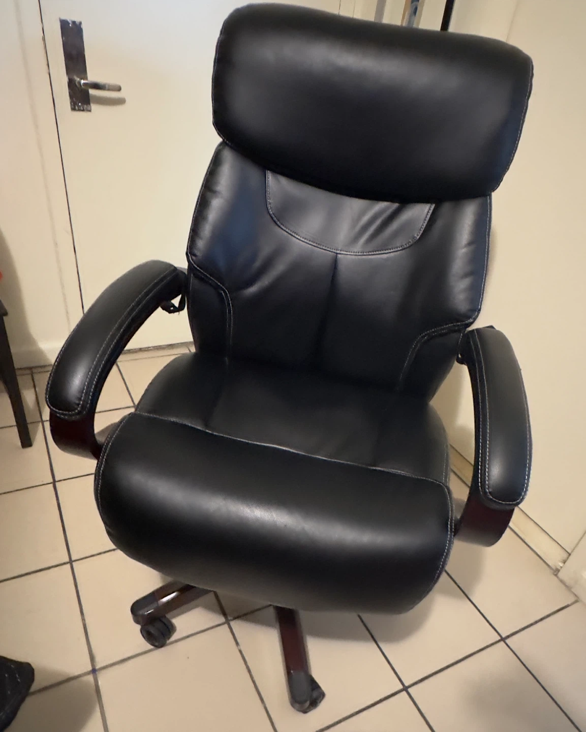 Black Leather Executive Office Chair - photo 3