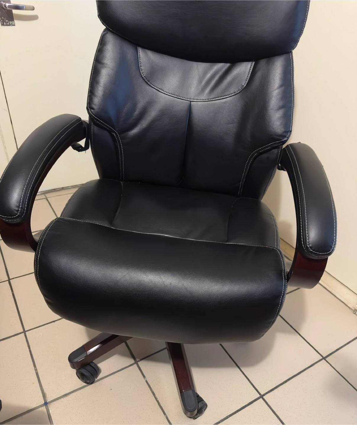 Black Leather Executive Office Chair - photo 2