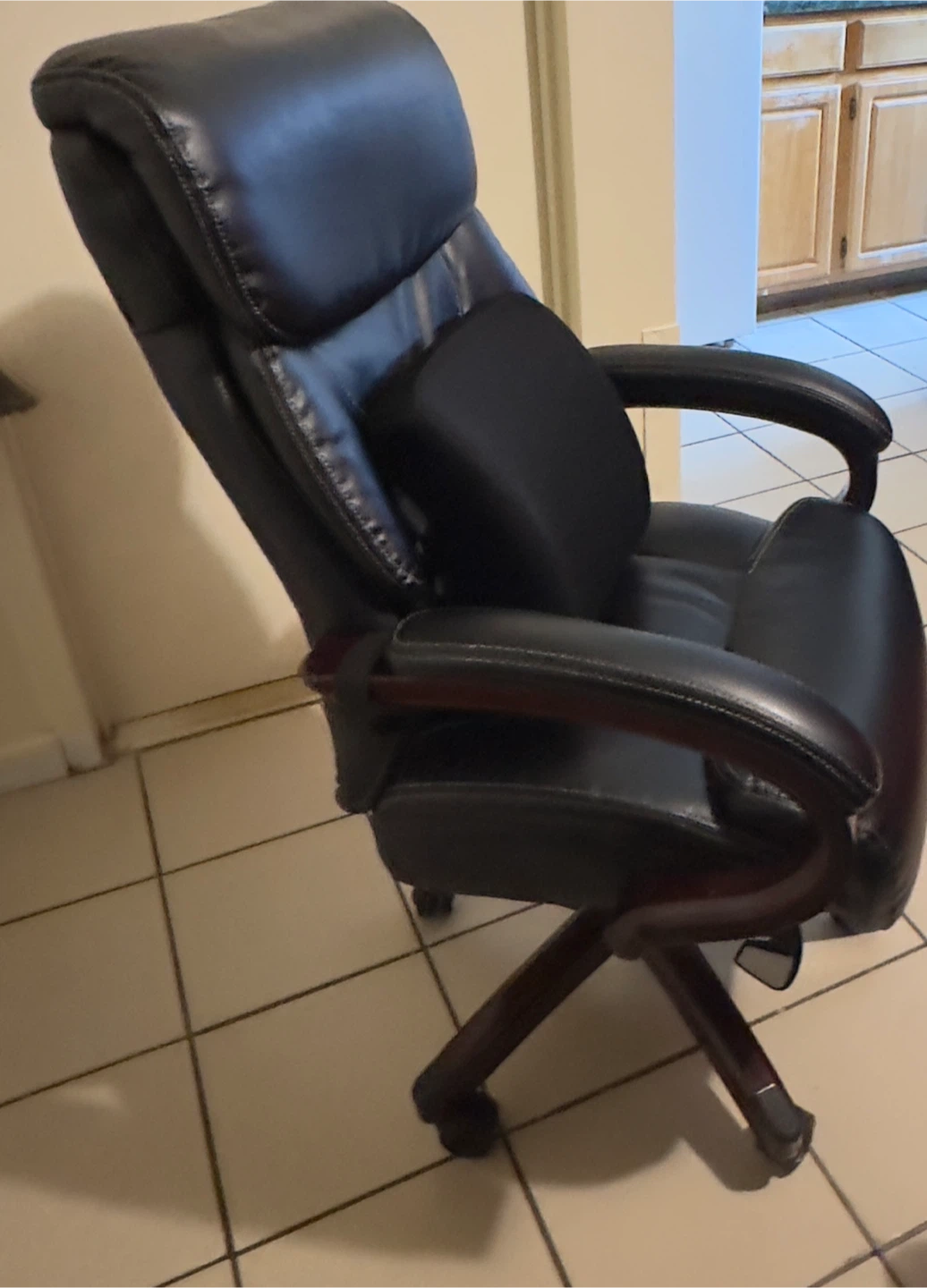 Black Leather Executive Office Chair - photo 5