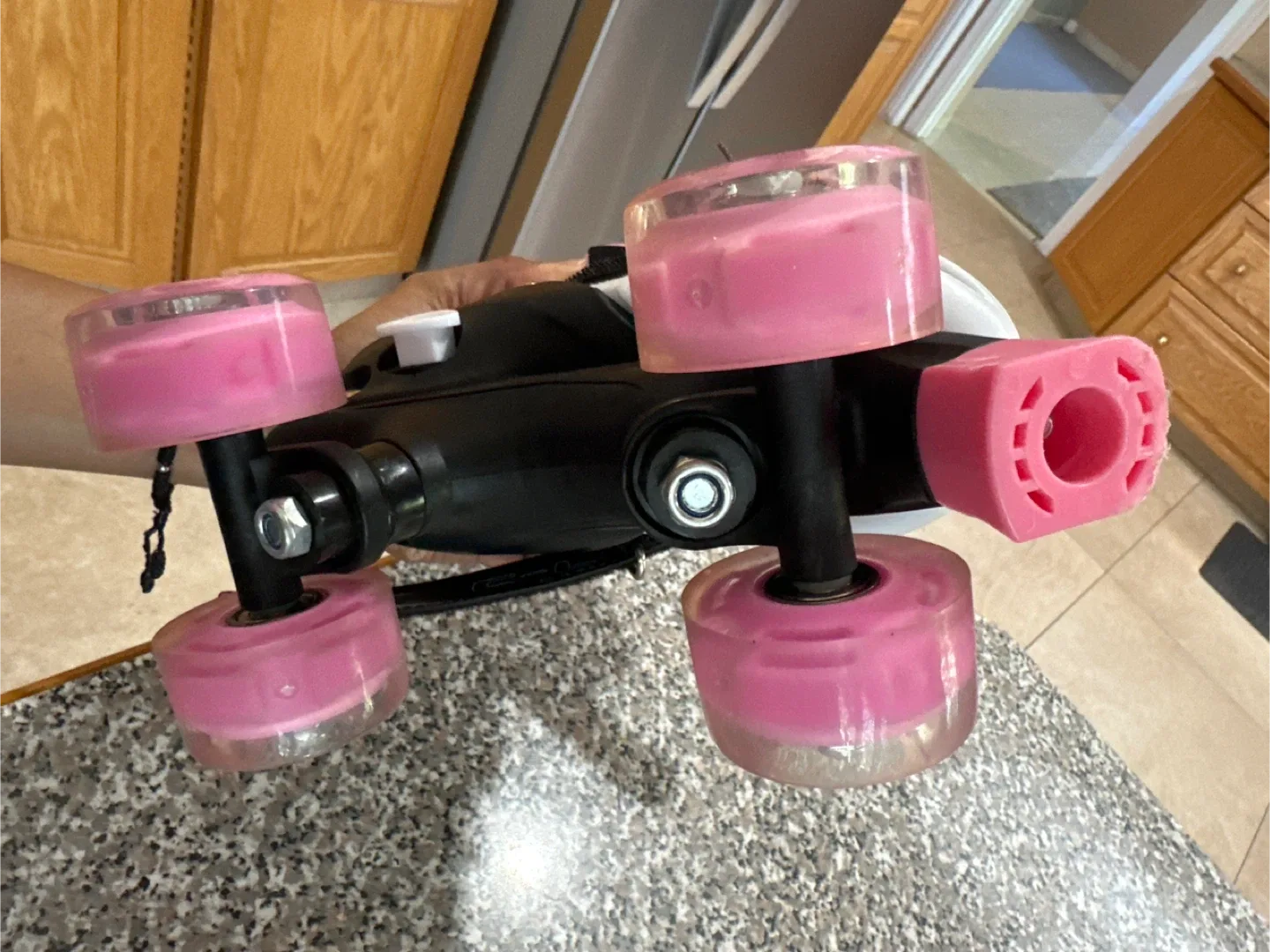 C-Luo Youth Roller Skates - Pink & Black (S size ) image indicator(3)
