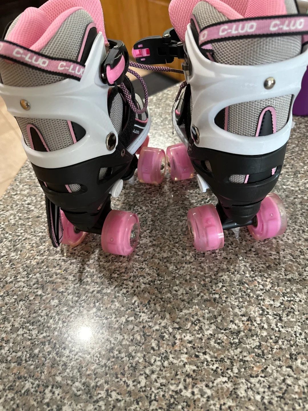 C-Luo Youth Roller Skates - Pink & Black (S size ) image indicator(2)