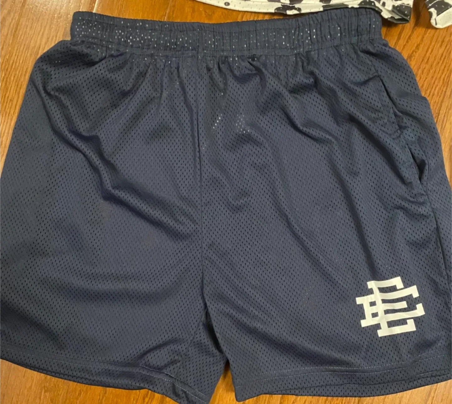 Erik Emmanuel Shorts image indicator(4)