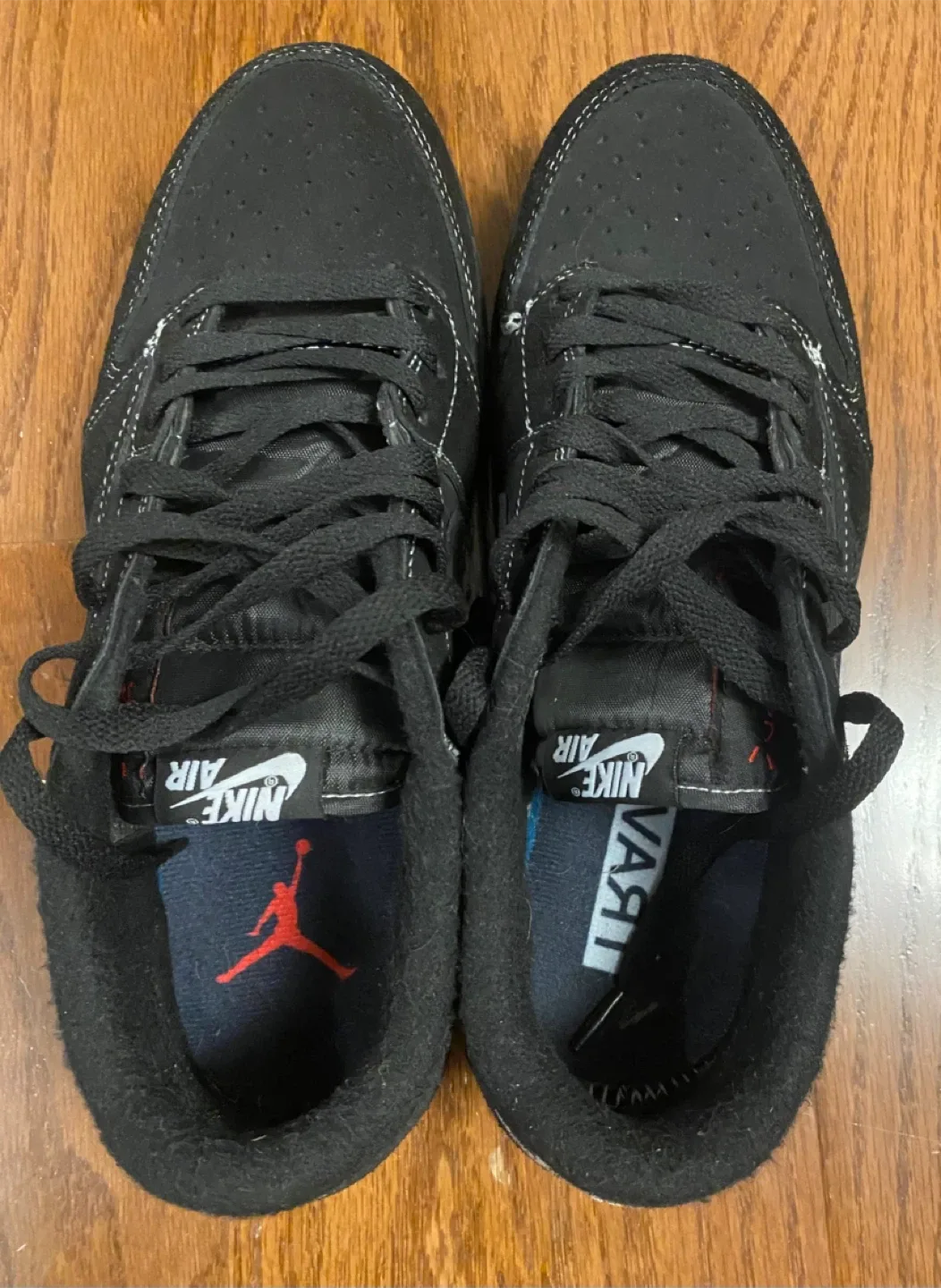 Travis Scott Dunks image indicator(6)