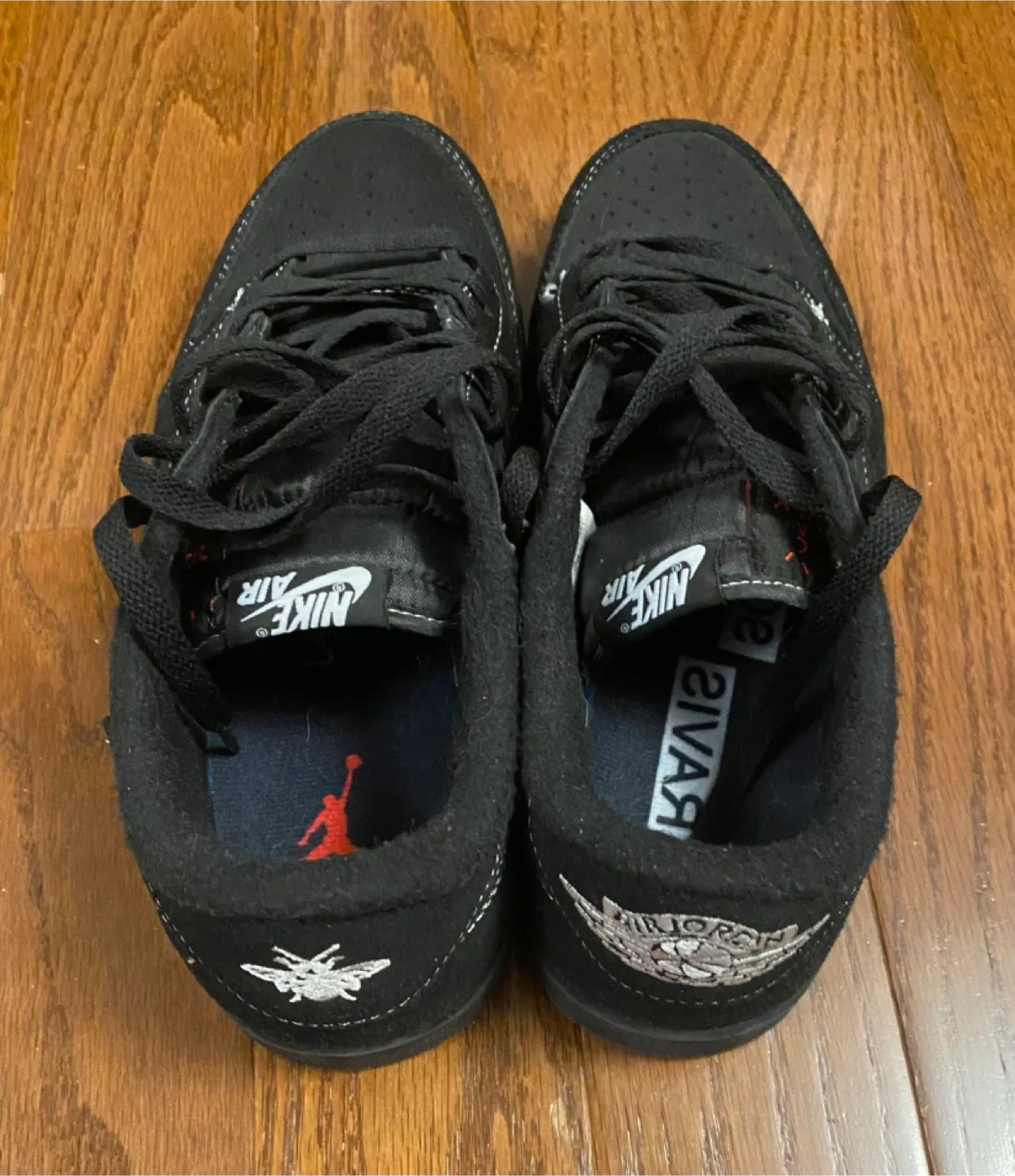 Travis Scott Dunks image indicator(8)
