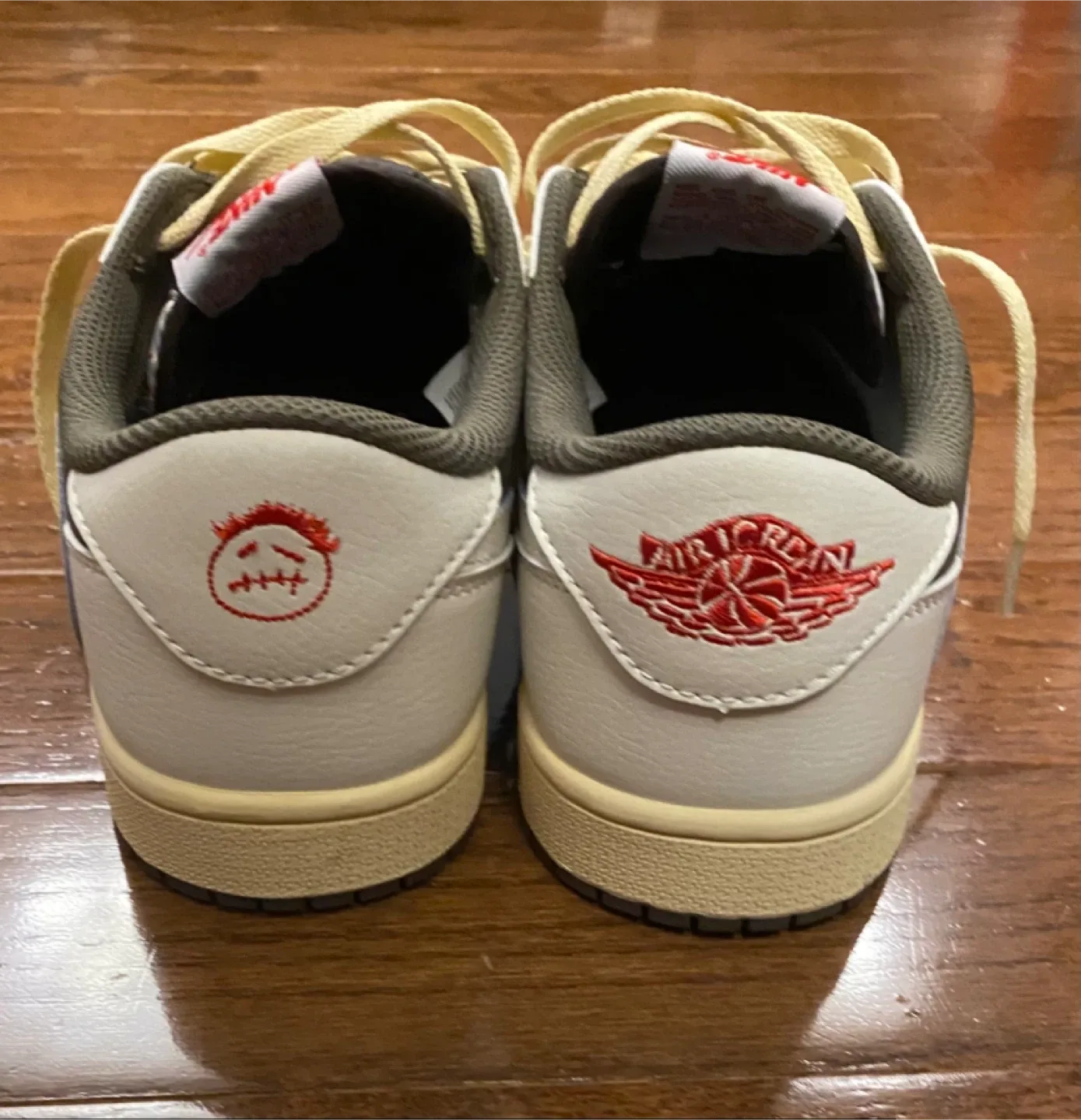Travis Scott Dunks image indicator(7)