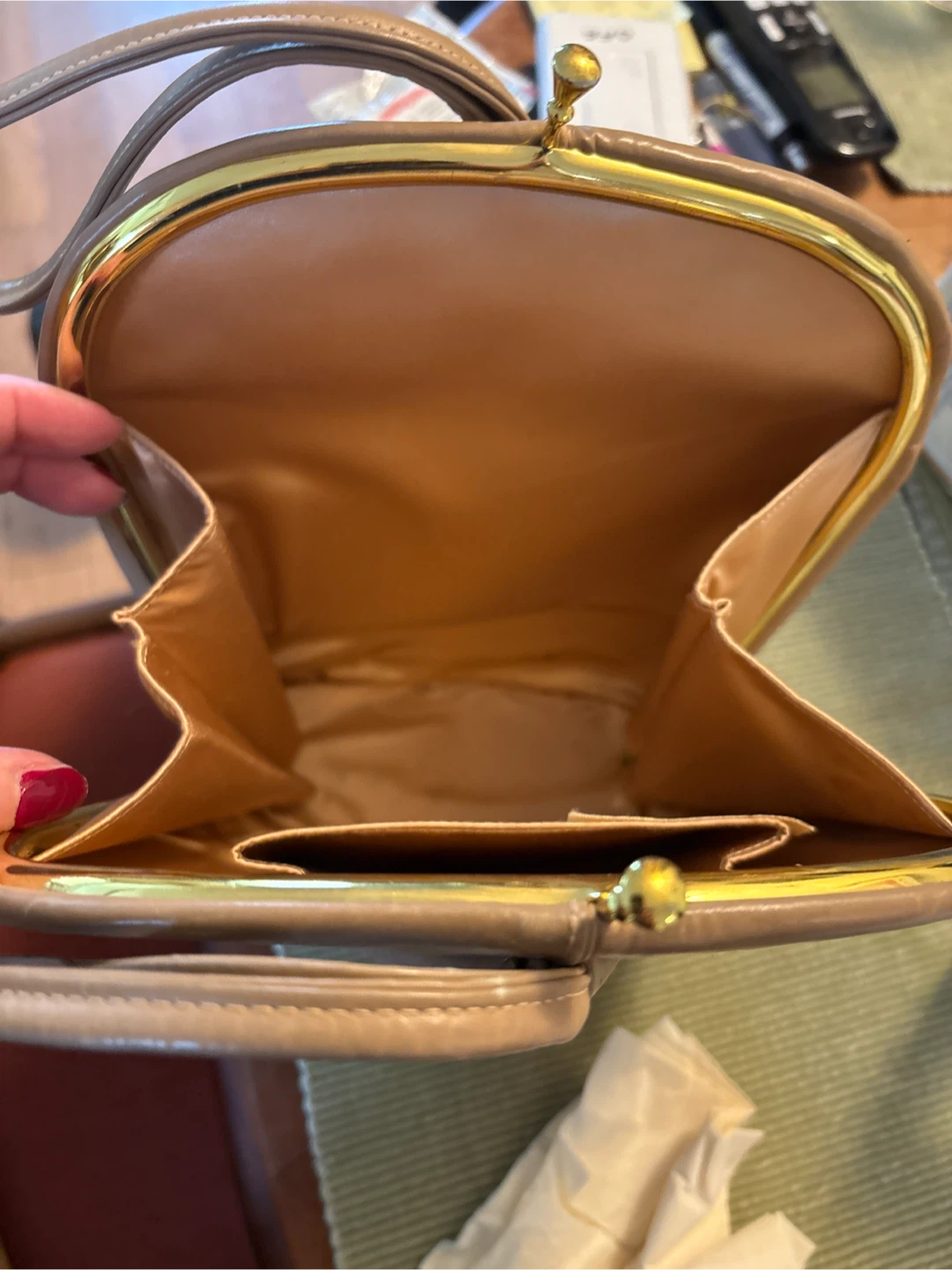 Vintage 1961 Beige Leather Kisslock Purse - photo 2