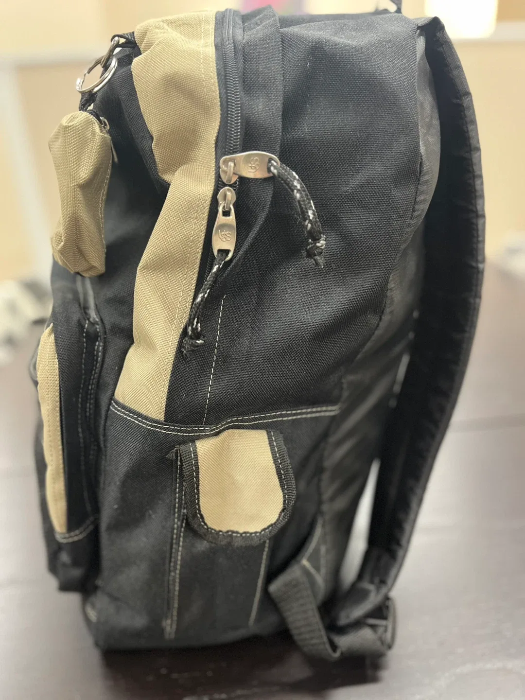 US Sports Backpack - Black and Beige image indicator(3)