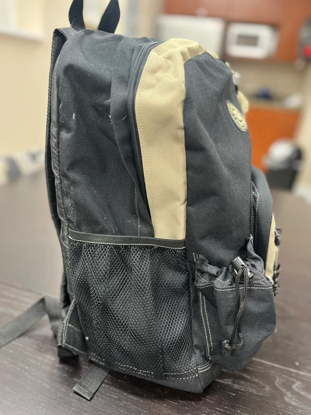 US Sports Backpack - Black and Beige image indicator(2)