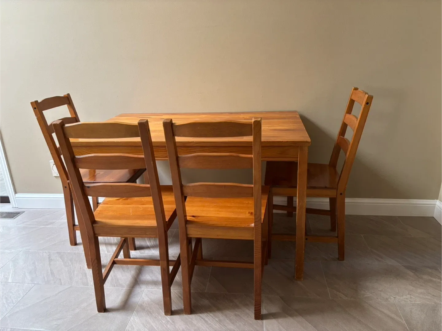 🥕IKEA Wooden Dining Table with 4 Chairs image indicator(7)