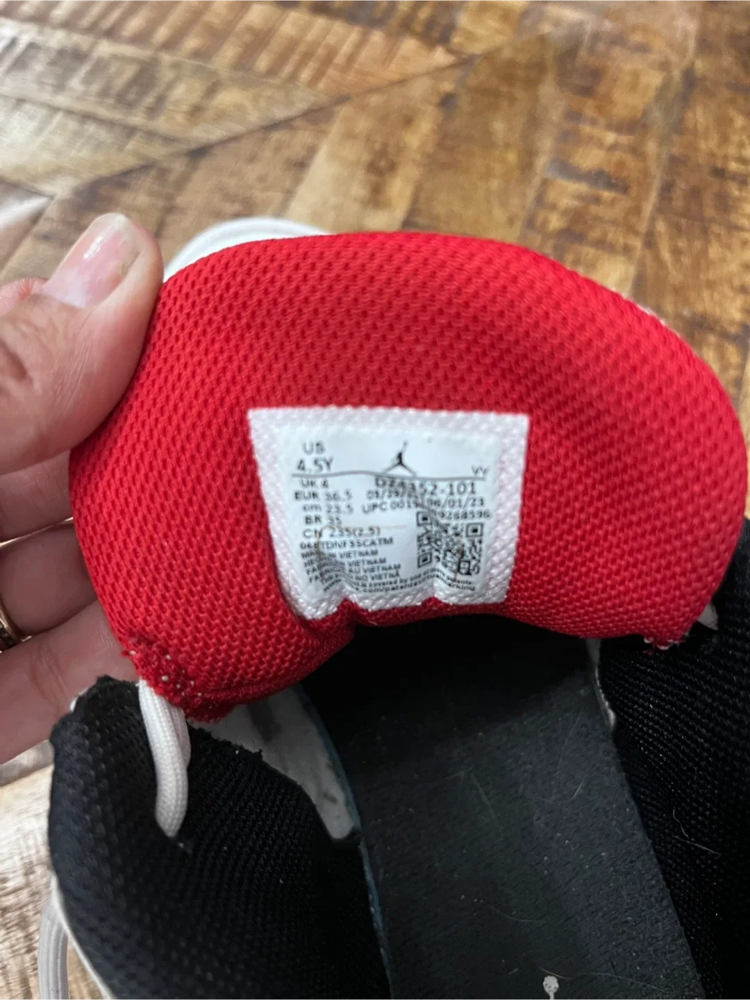 Boys Jordans- Size 4.5Y image indicator(4)