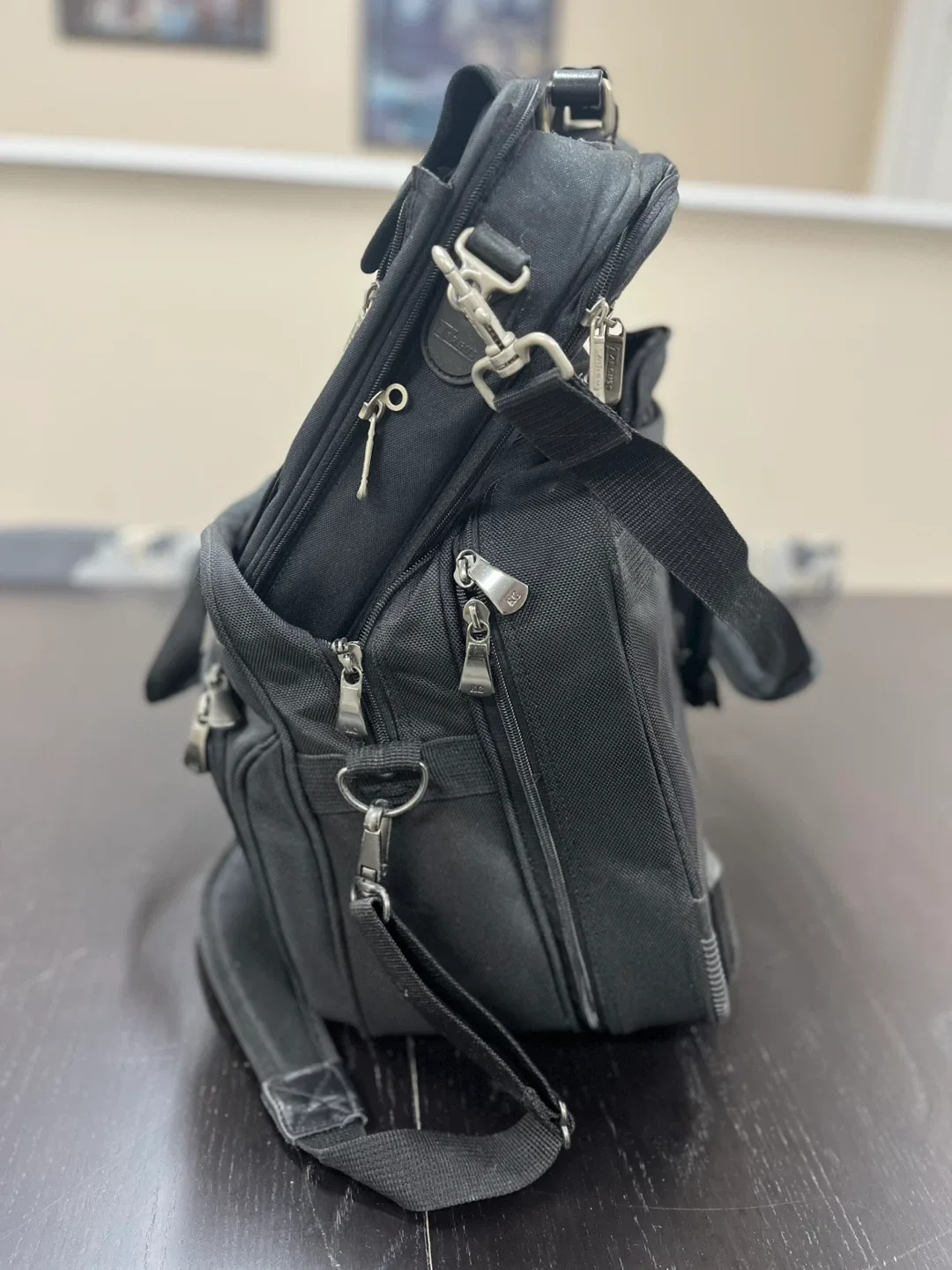 Ricardo Beverly Hills Rolling Briefcase image indicator(2)