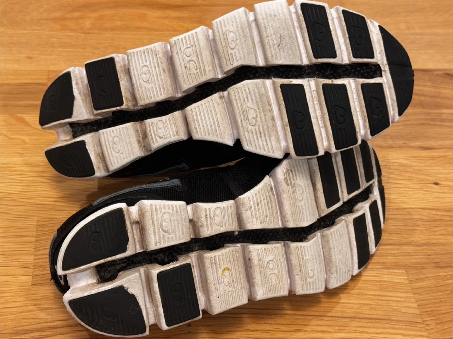 On Running Black Sneakers Women’s size 6 (UK 4) image indicator(2)