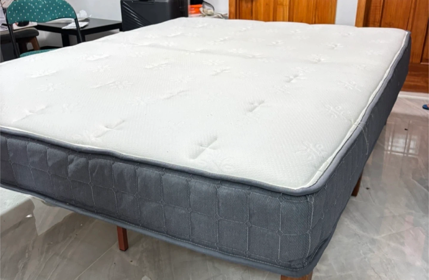 Queen Size Mattress - photo 2