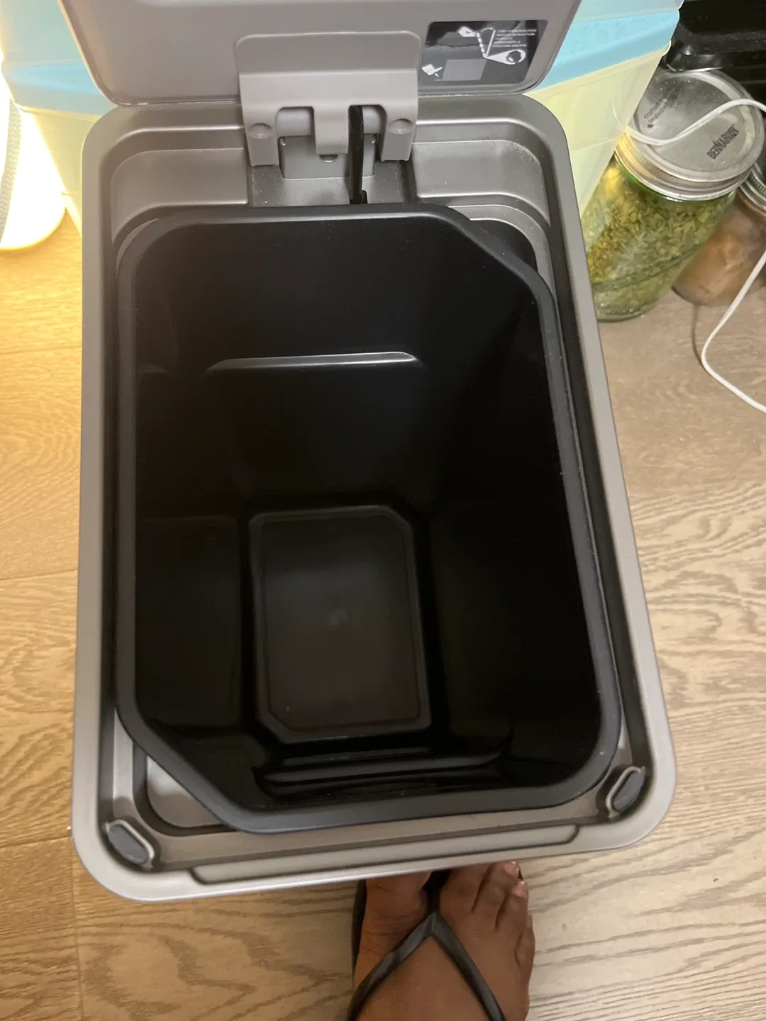 Kohler Step Can Trash Bin image indicator(2)