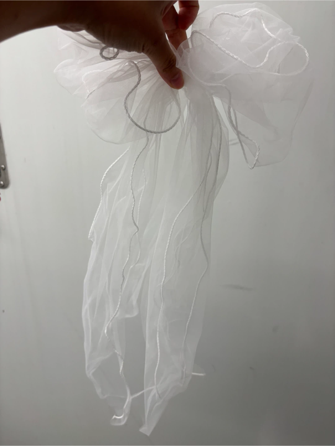 White Wedding Veil with Clip & gloves - photo 2