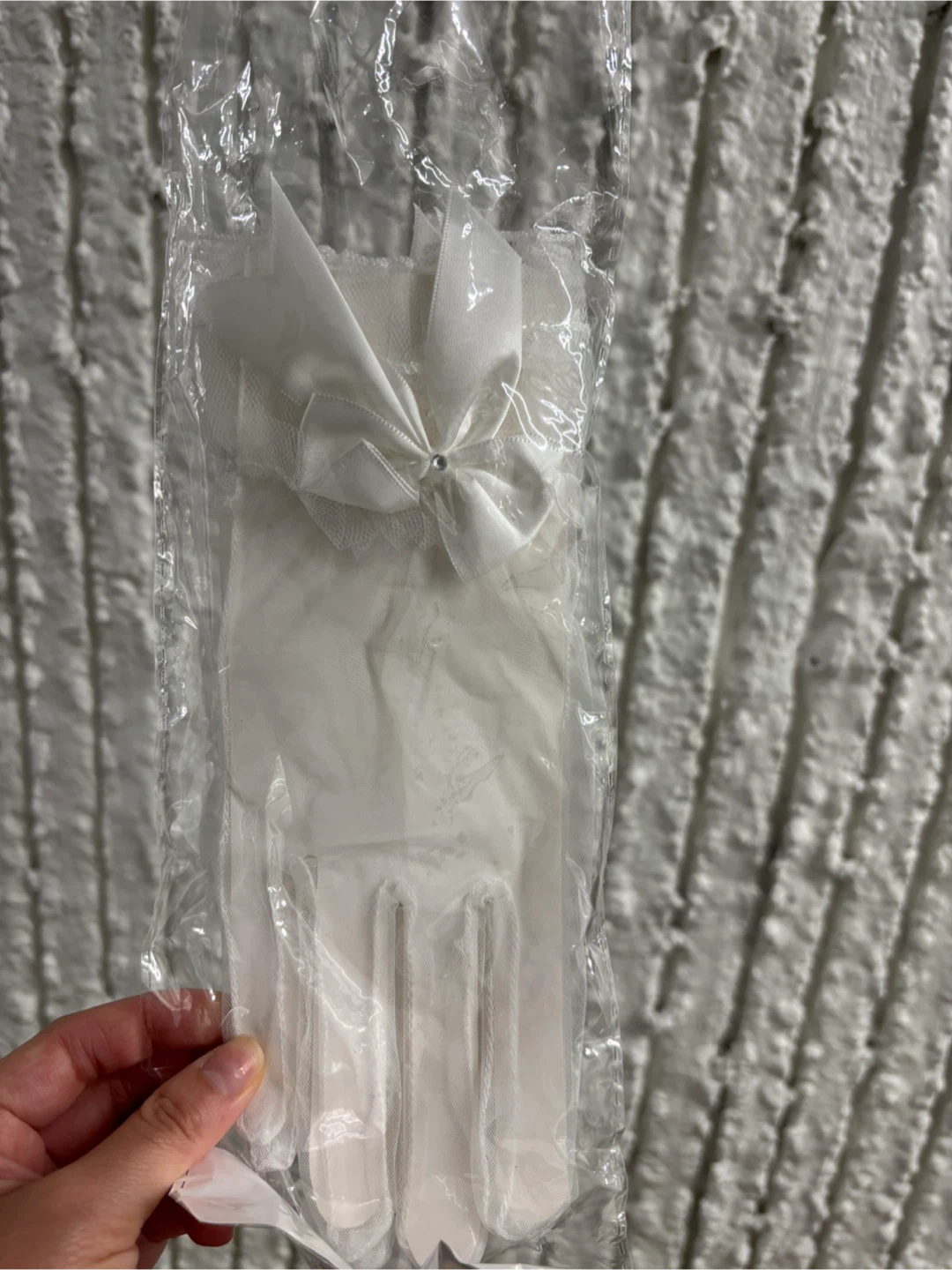 White Wedding Veil with Clip & gloves - photo 3