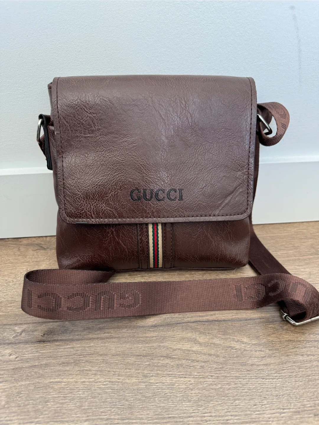 Gucci Brown Messenger Bag image indicator(3)