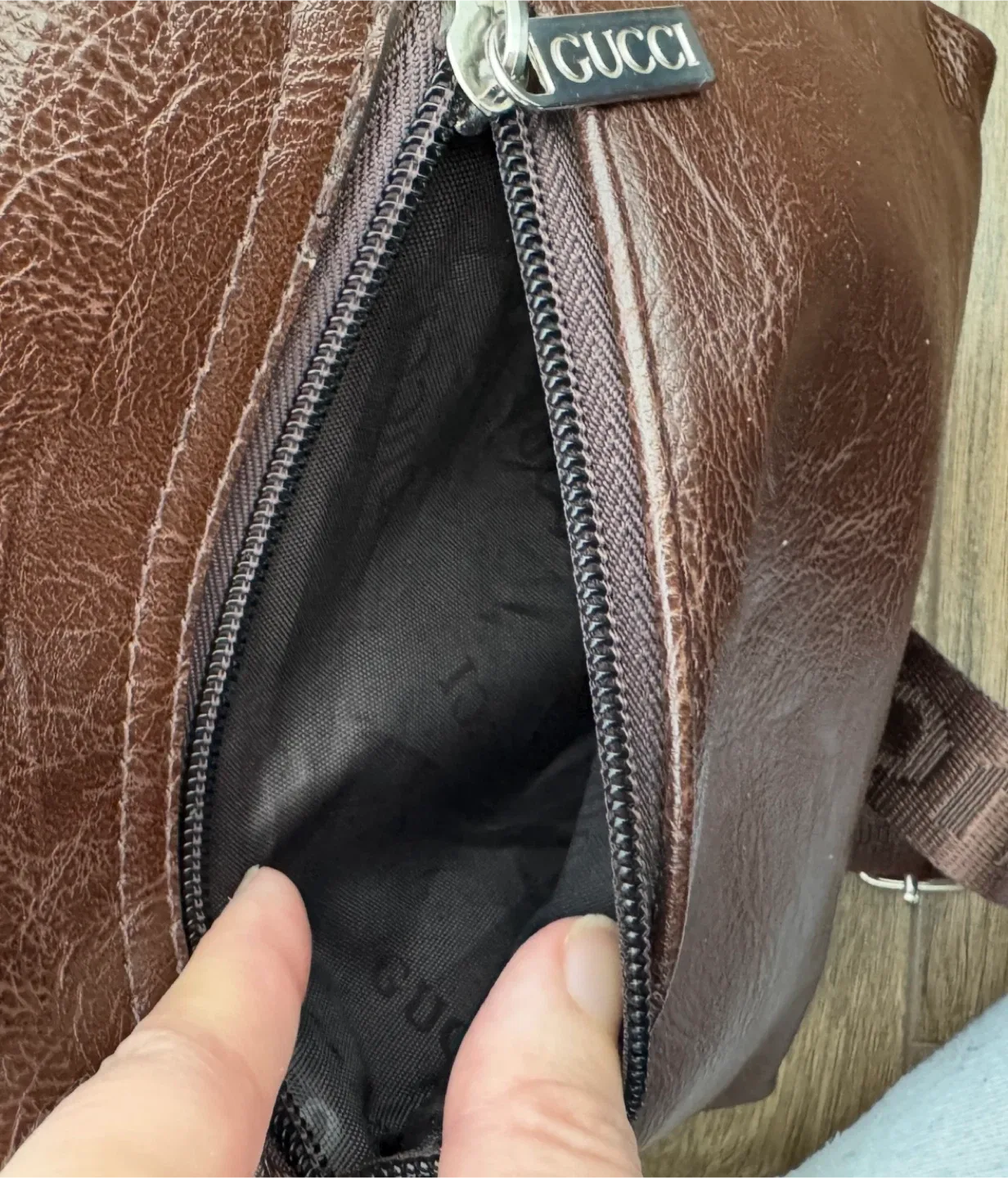 Gucci Brown Messenger Bag image indicator(4)