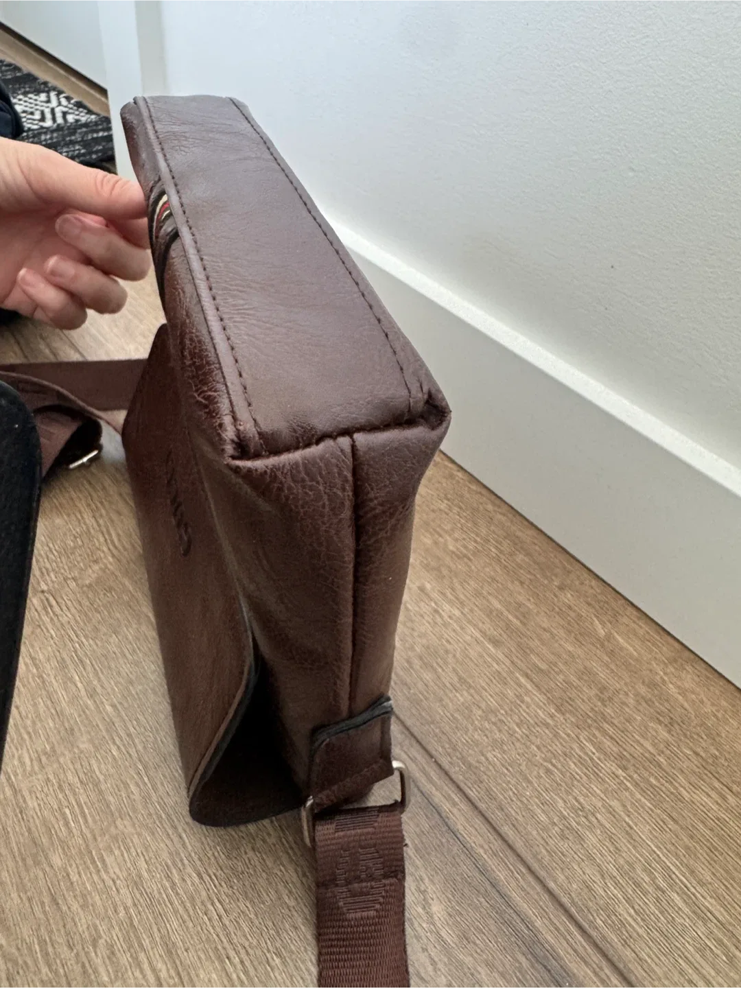 Gucci Brown Messenger Bag image indicator(5)