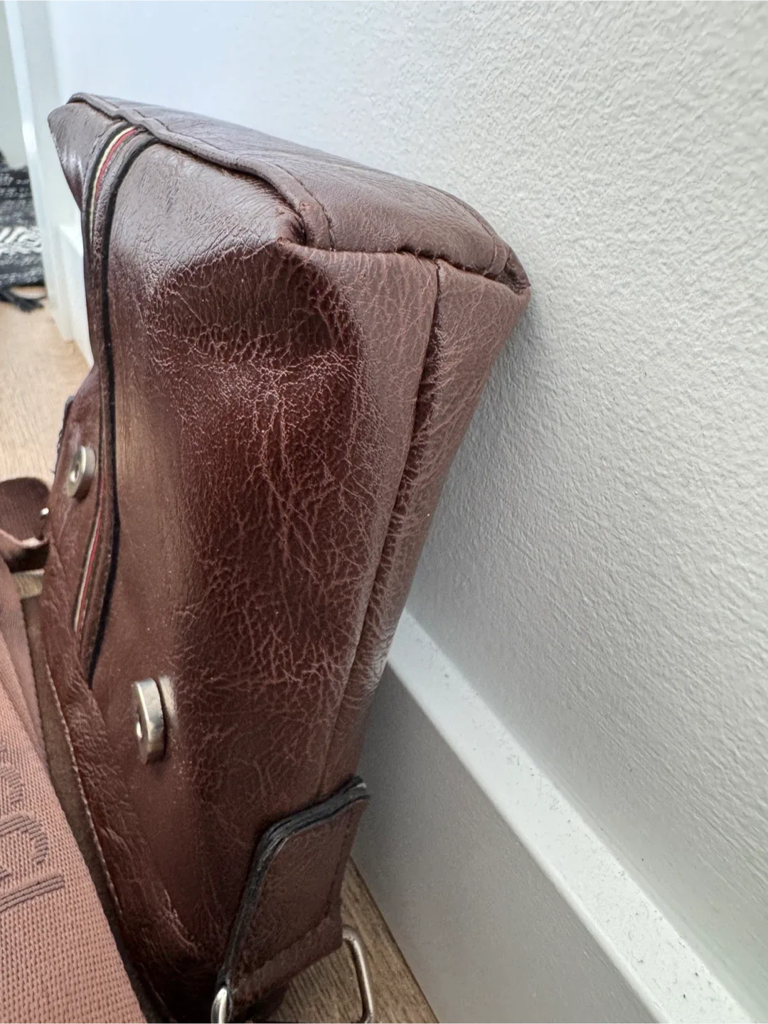 Gucci Brown Messenger Bag image indicator(7)