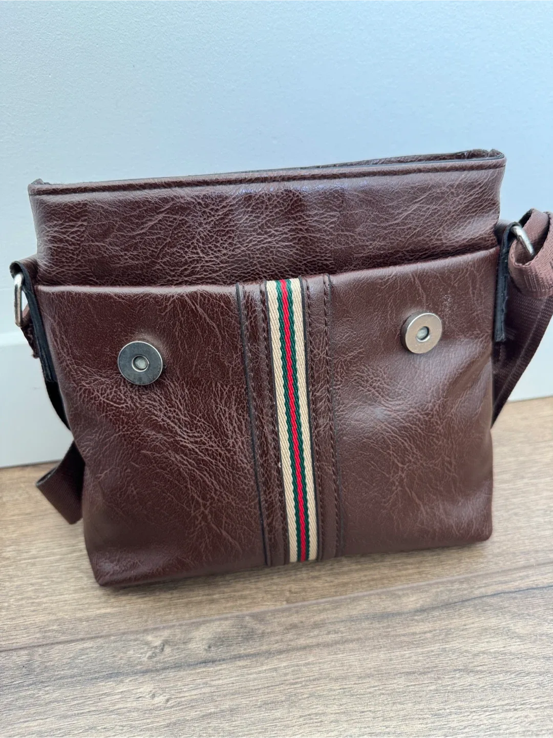 Gucci Brown Messenger Bag image indicator(8)