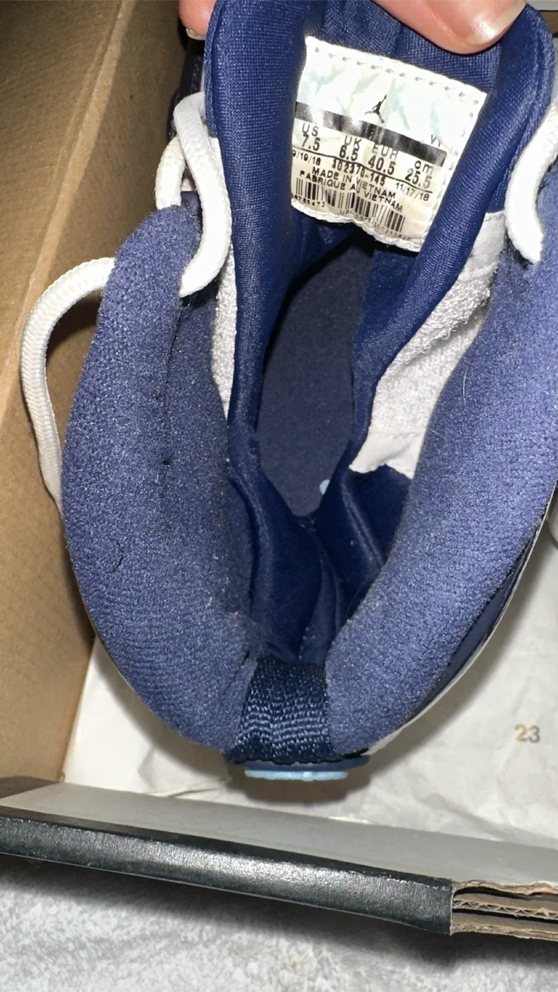 Air Jordan 9 Retro White/Navy, Size 7.5 image indicator(2)