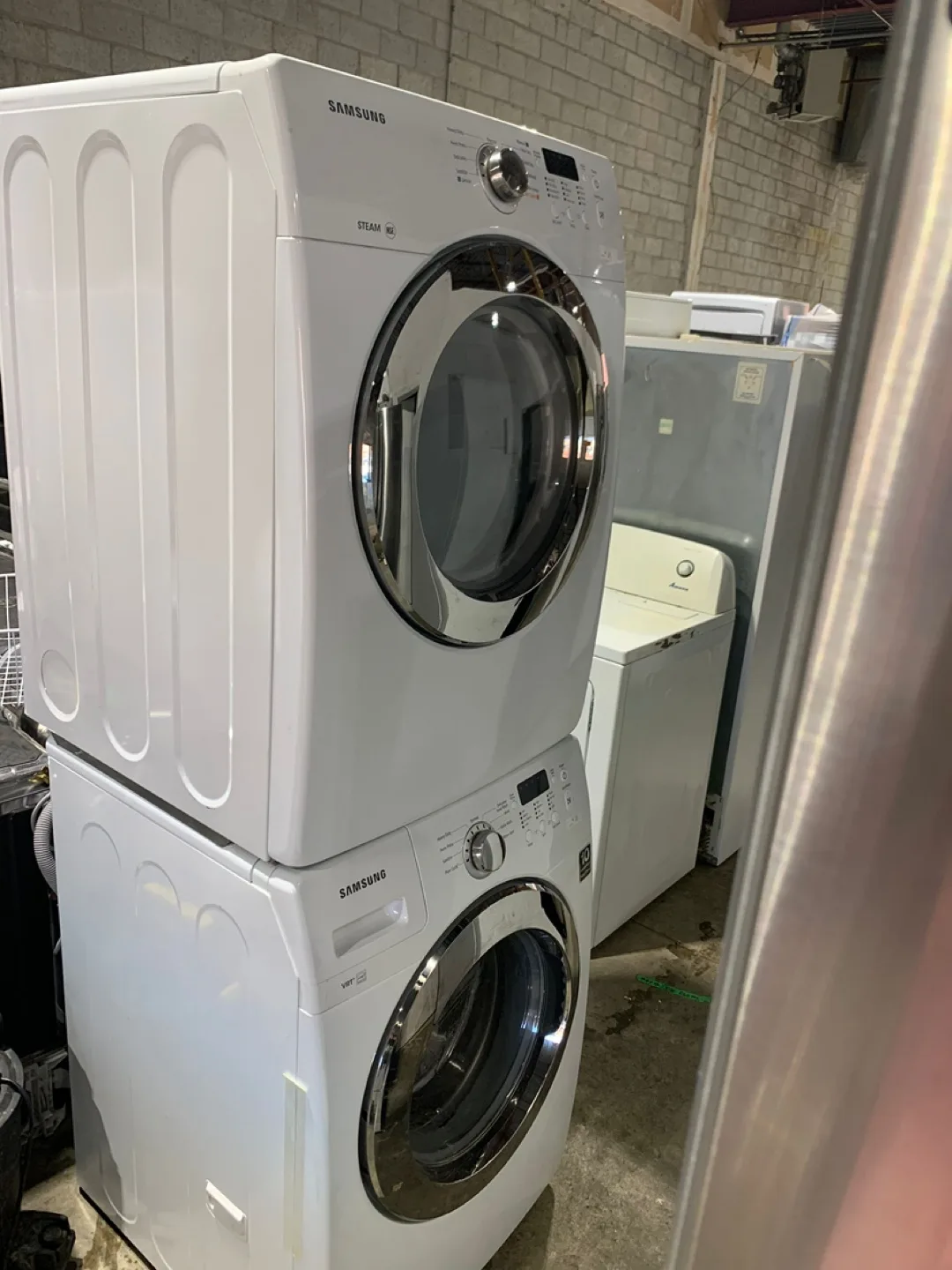 Samsung 27’ Washer and Dryer Set thumbnail