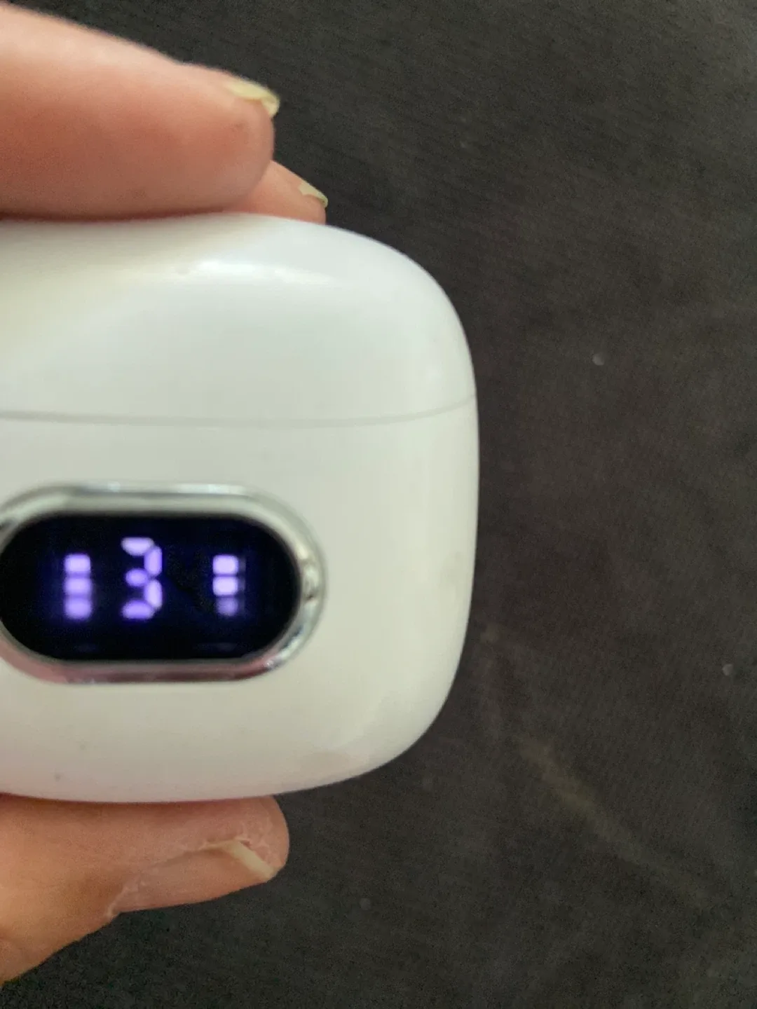 White Wireless Earbuds with Charging Case image indicator(3)