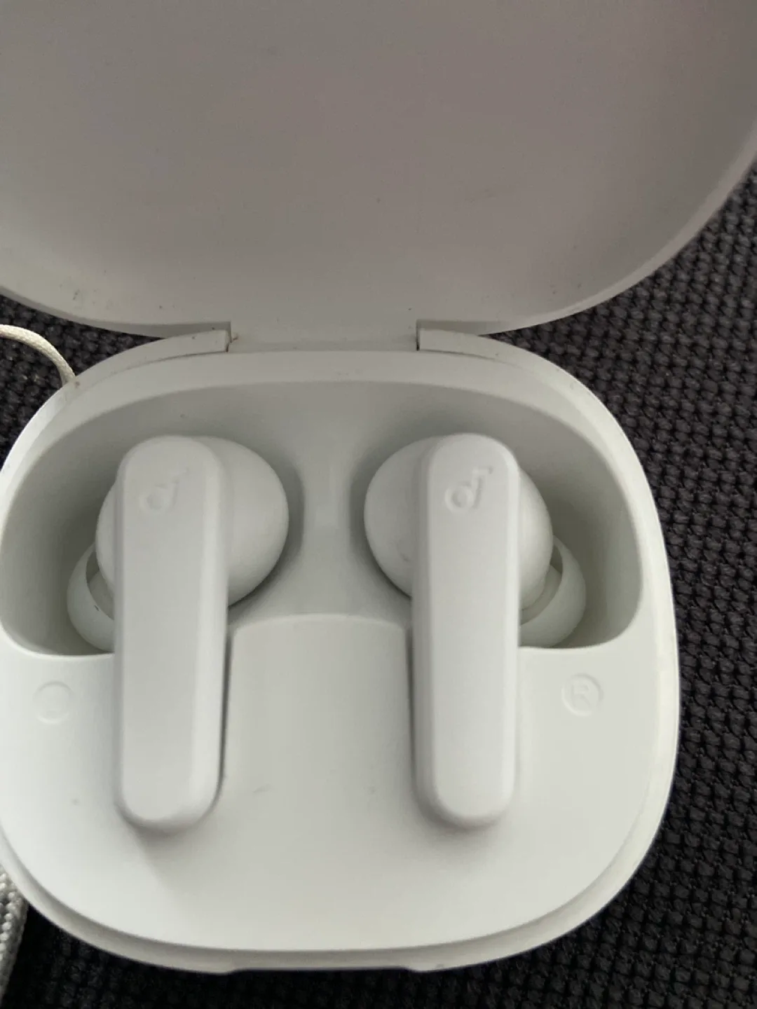 Soundcore P20i White Earbuds image indicator(2)