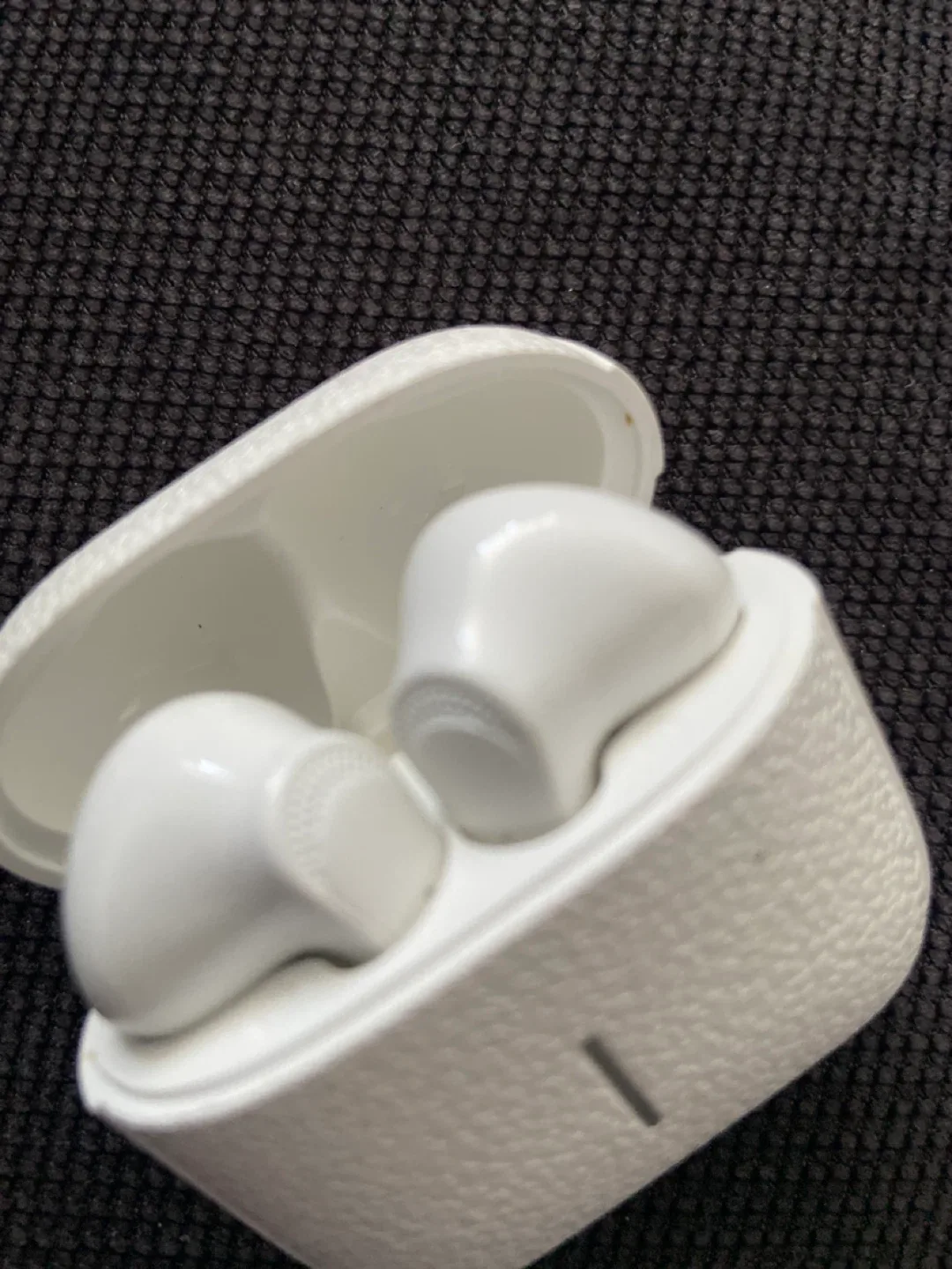 White Wireless Earbuds with Case thumbnail
