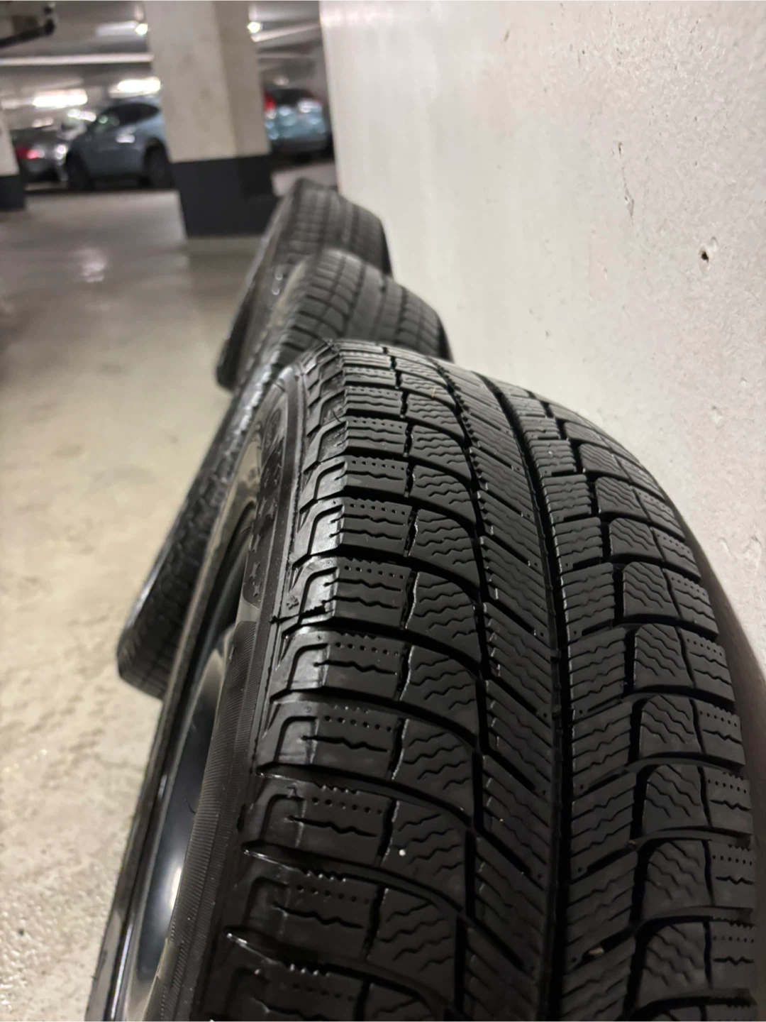 Michelin X-Ice Winter Tires 215/60R16 on Steel Rims 9/32 tread
