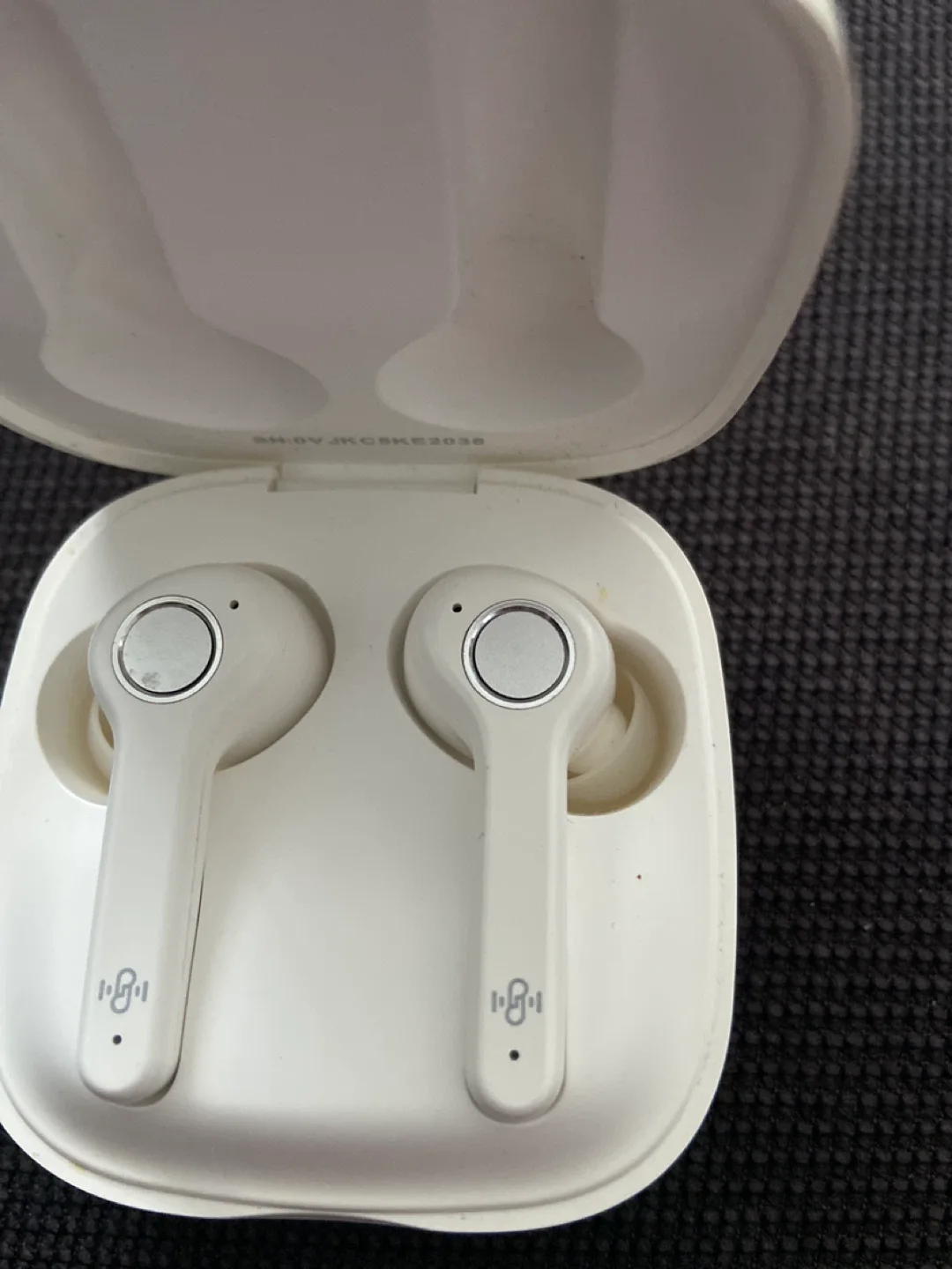 Boltune Wireless Earbuds - White image indicator(2)