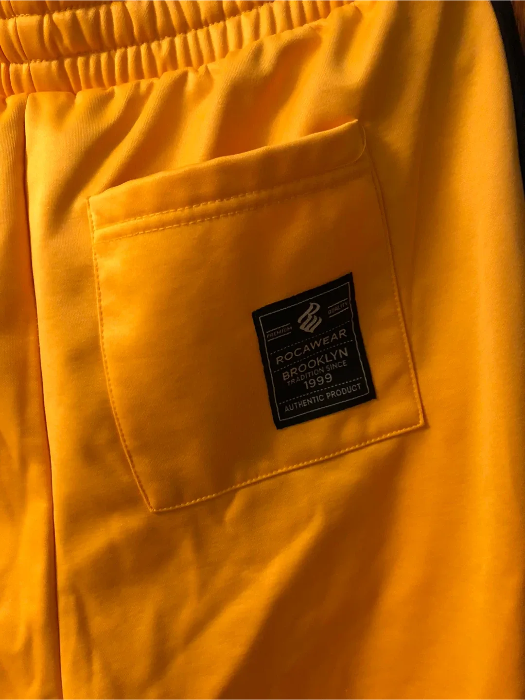 🥕Rocawear Tracksuit - Size M image indicator(6)