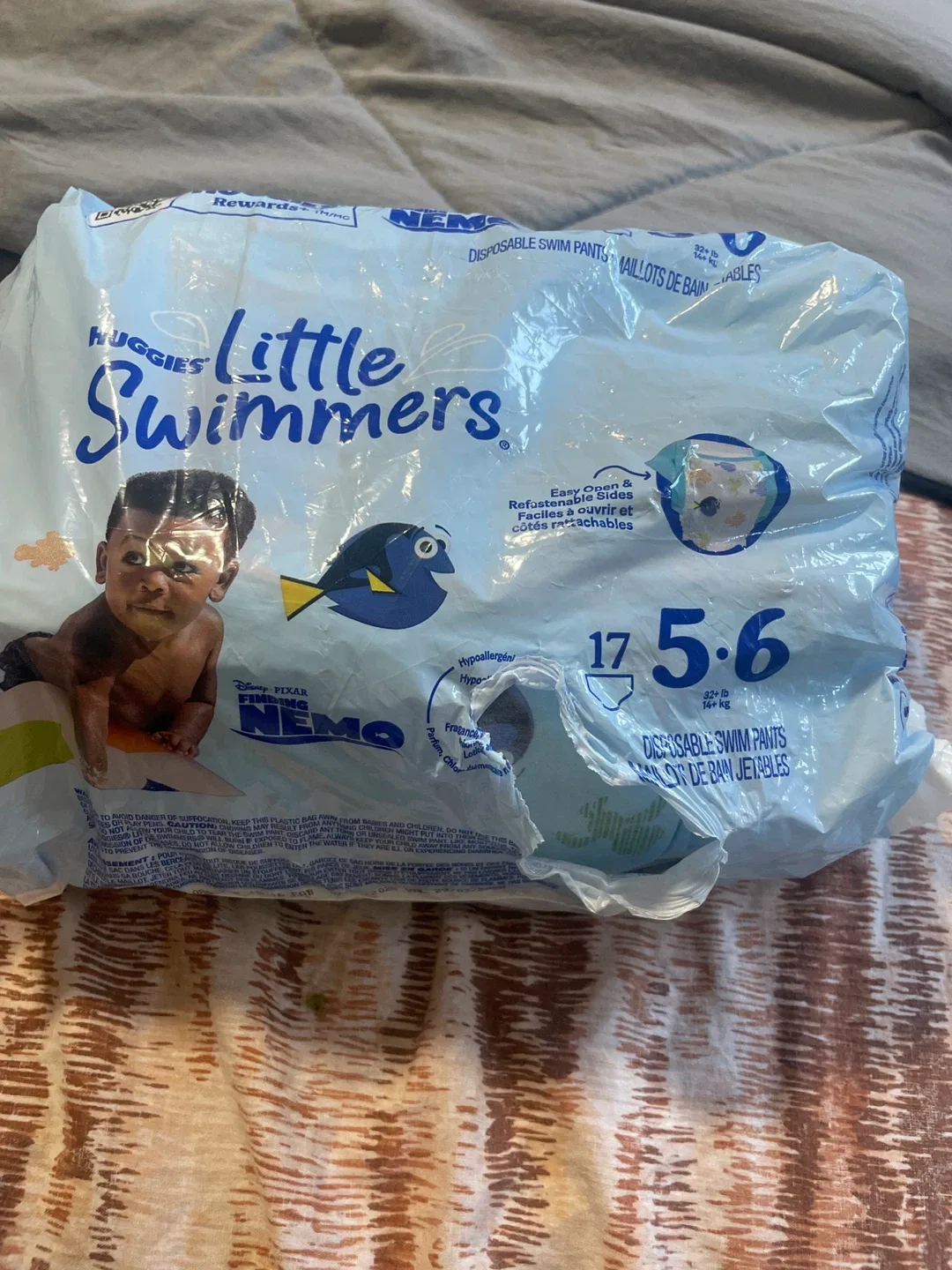Huggies Little Swimmers Size 5-6 (33+ lbs) thumbnail