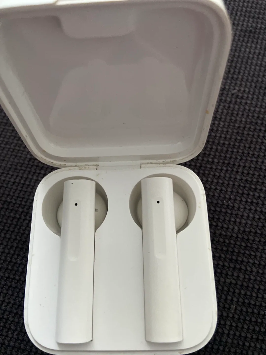 White Wireless Earbuds with Case thumbnail
