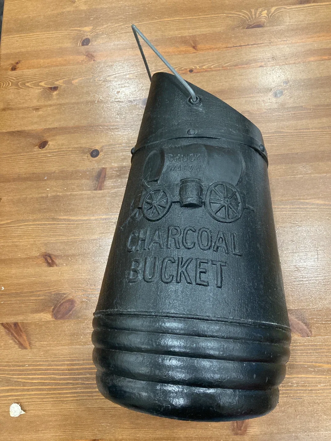 Vintage-Style Chuck Wagon Plastic Charcoal Bucket image indicator(3)