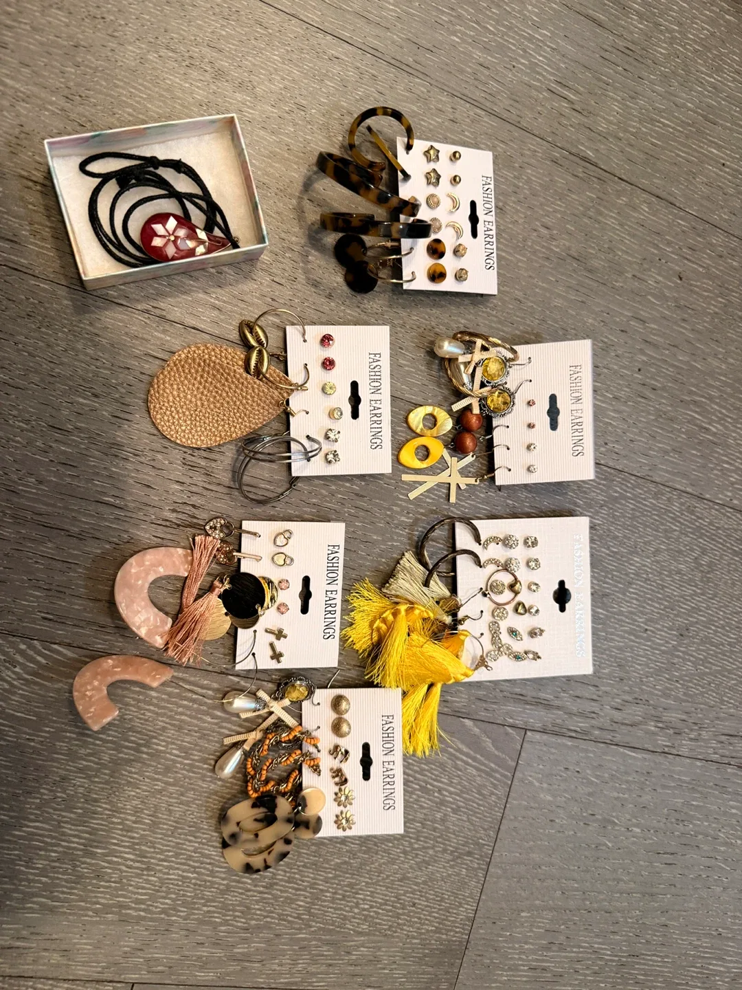 Fashion Earrings - Assorted Styles (45 pairs) image indicator(2)