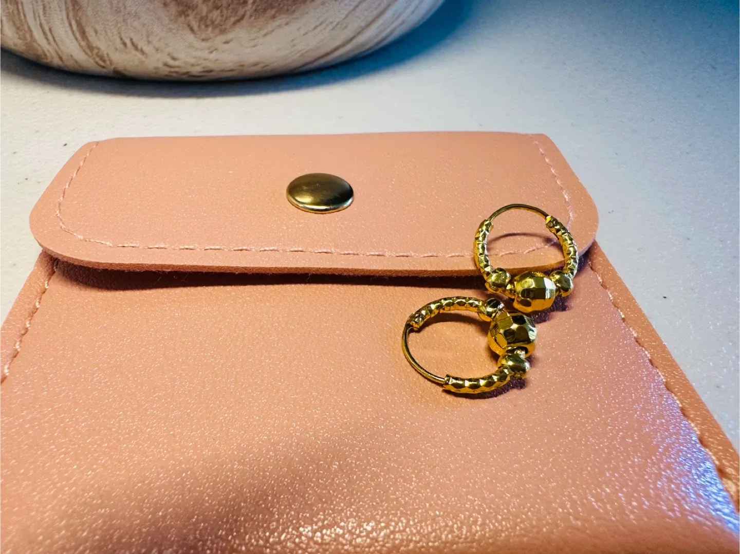 Small Hoop Earrings Gold Color thumbnail