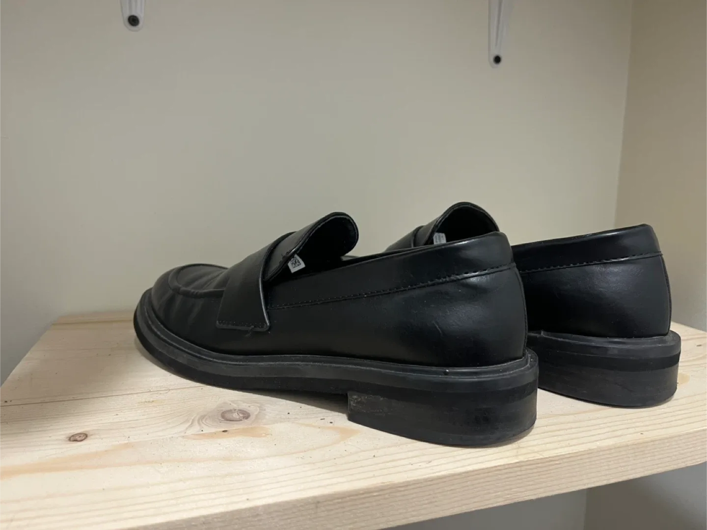 American Eagle Black Loafers Size 7 image indicator(2)
