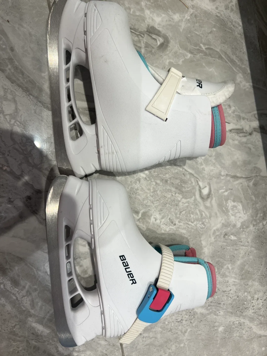 Bauer Ice Skates - Size 8/9 image indicator(2)