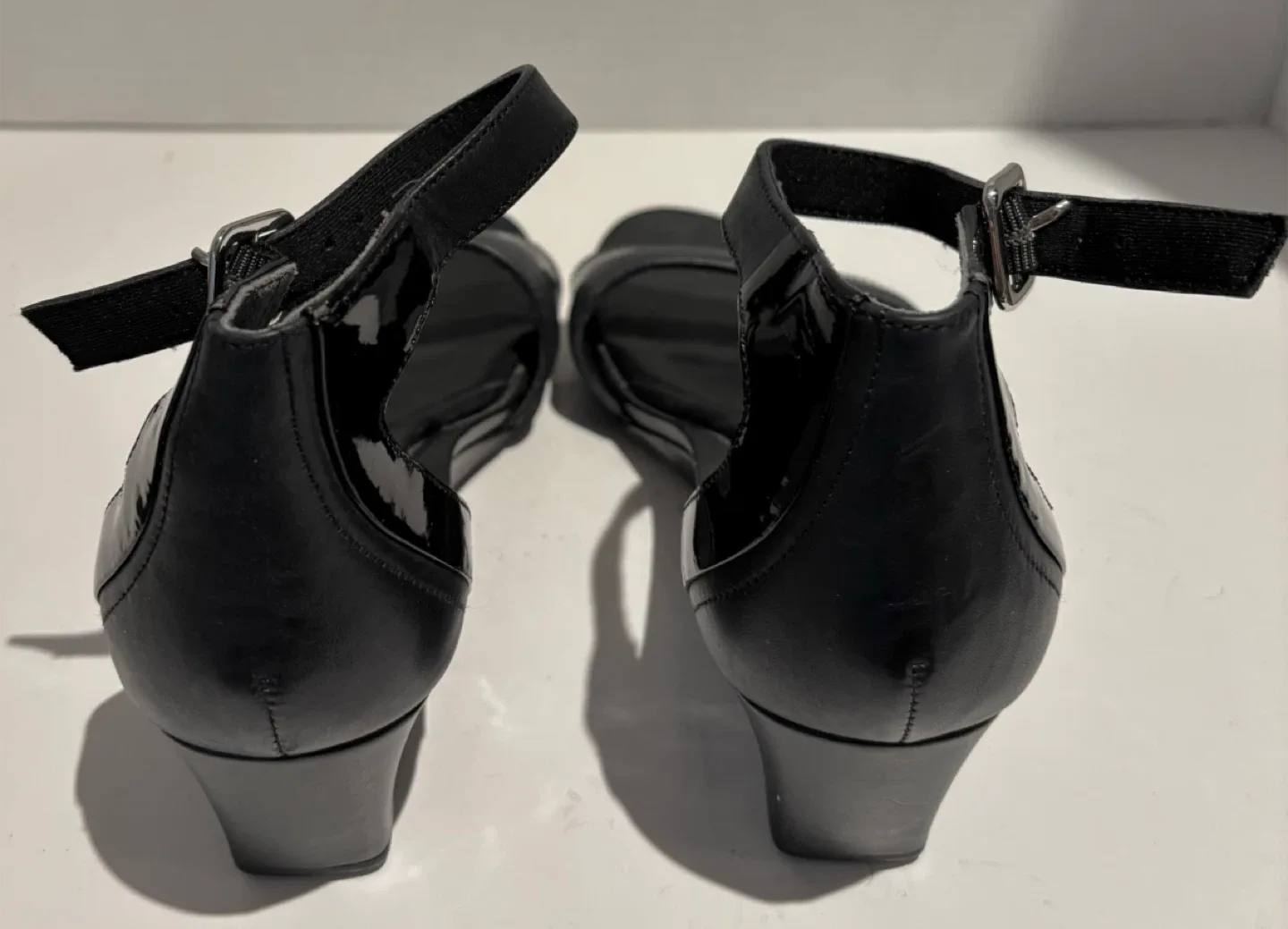 Rockport Total Motion Black Wedge Sandals - Size 5 image indicator(3)