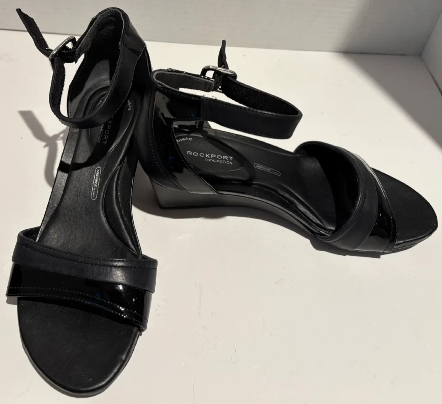 Rockport Total Motion Black Wedge Sandals - Size 5 image indicator(2)