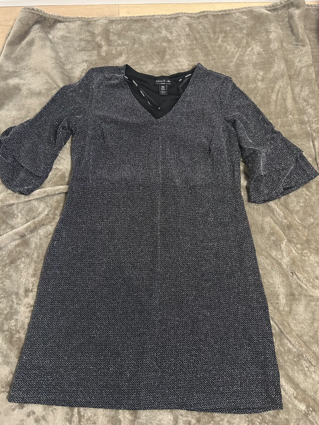 Alexa B Dress - Size WW (Women's)